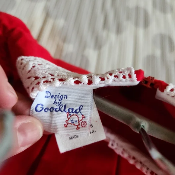 Vintage Red Infant Dress with Lace Collar - Picture 3 of 3